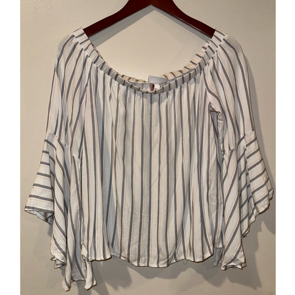 Shyanne Off Shoulder Boho Western Striped
Bell Sleeve‎ Blouse Size Medium